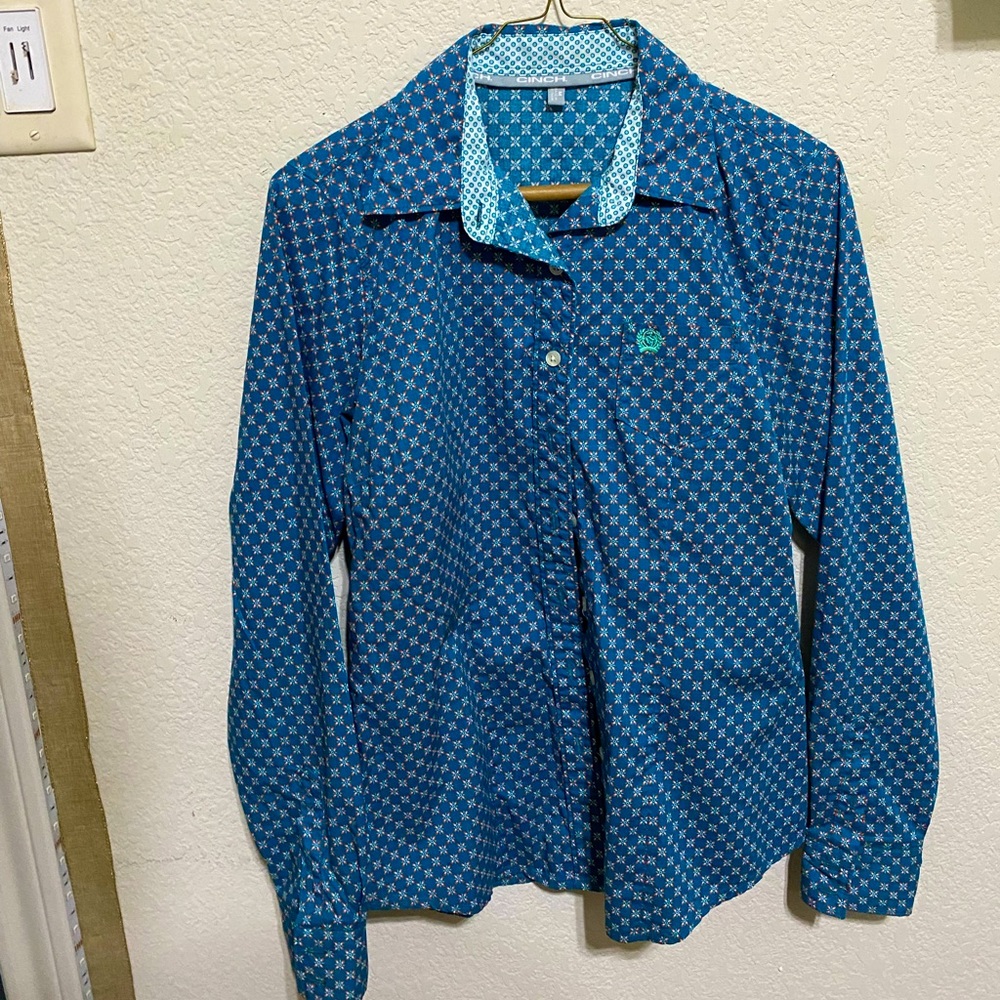 Women’s medium cinch button up western shirt
